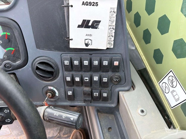 2023-jlg-ag925-8,000lbs-rough-terrain-telehandler-image-43