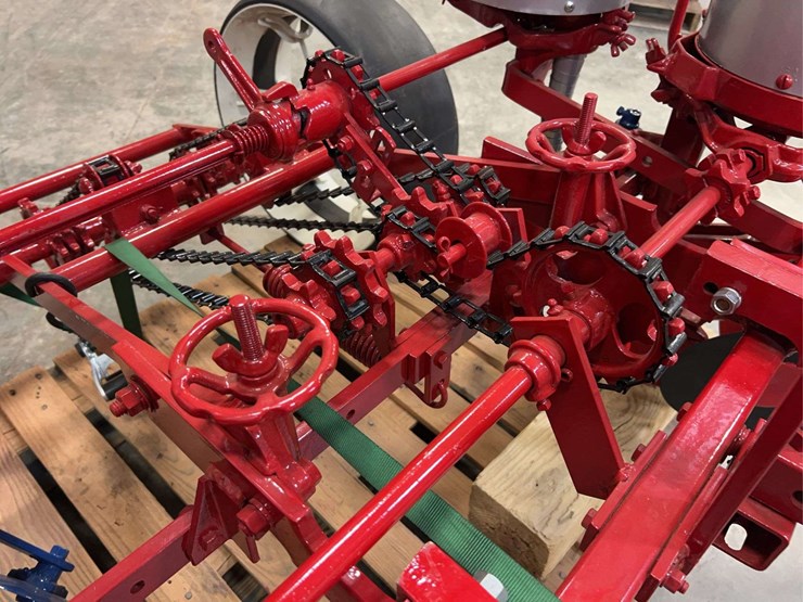 international-harvester-c251-two-row-fast-hitch-planter-image-41