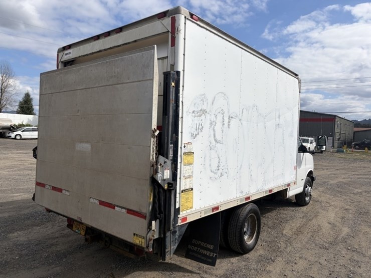 2006-chevrolet-express-box-truck-image-4
