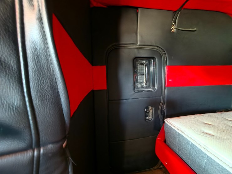 1992-peterbilt-379-image-68