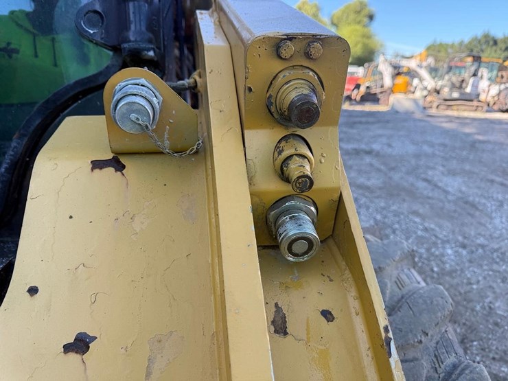 2014-caterpillar-262d-image-11
