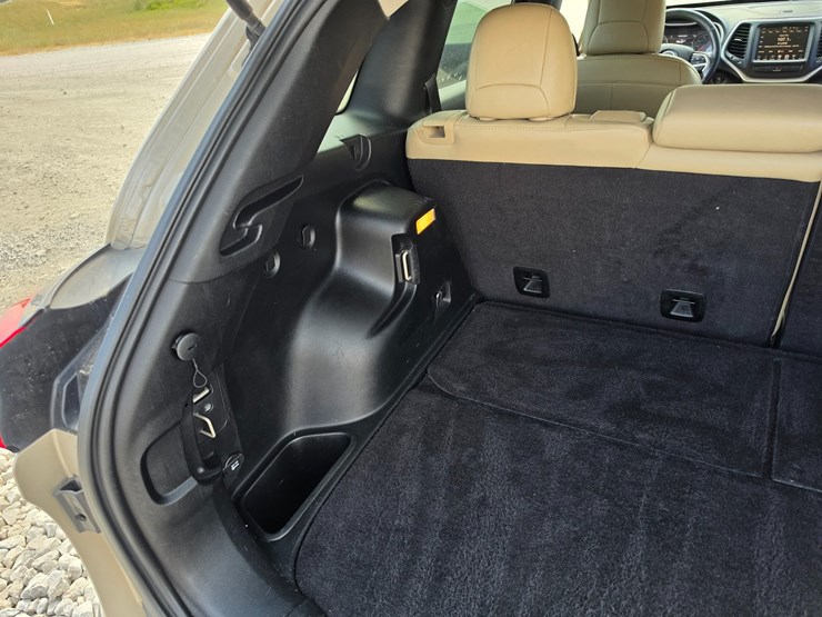 2015-jeep-cherokee-image-55