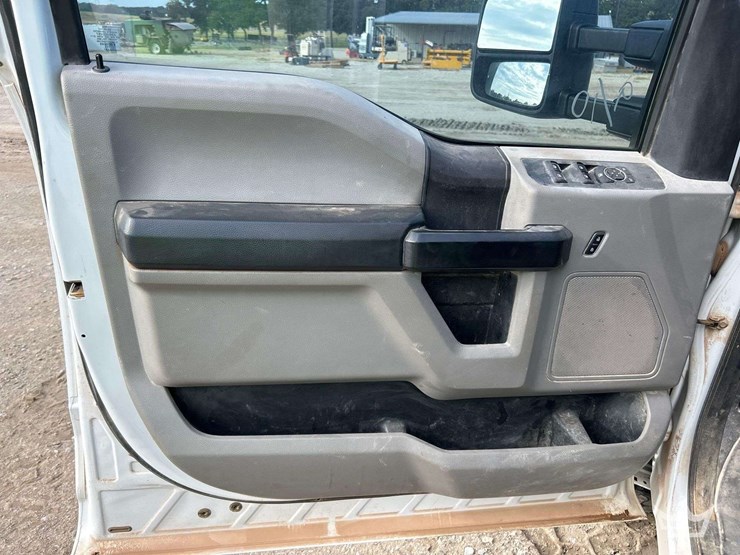 2018-ford-f350-image-11