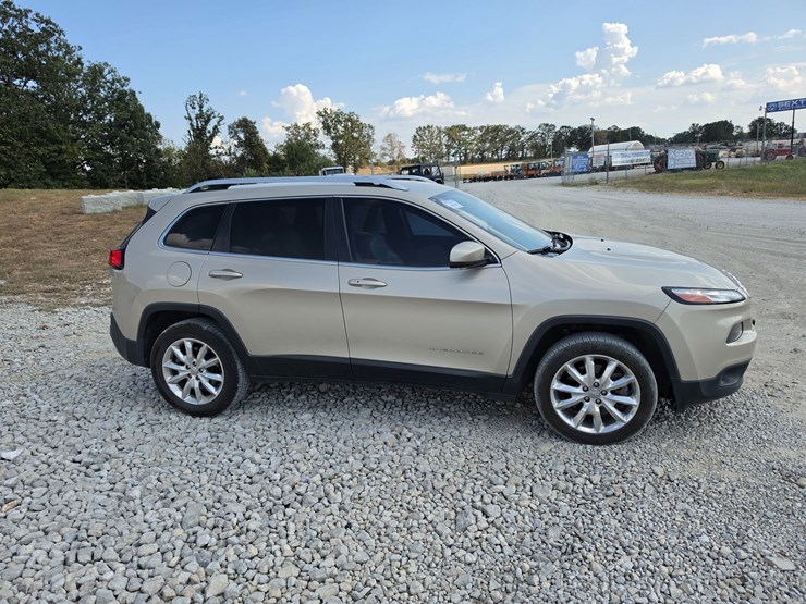 2015-jeep-cherokee-image-11