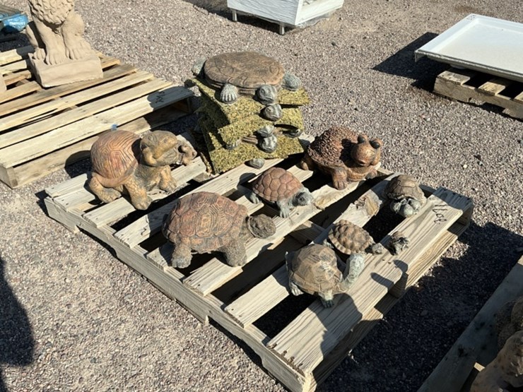 pallet-of-concrete-turtle-statues-&-stepping-image-2