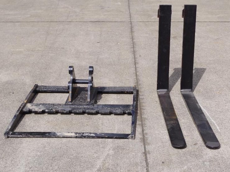future-1-3ton-mini-excavator-forks,-1"-pin-diameter,-unused-image-2