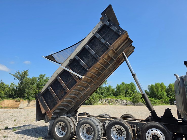 2005-peterbilt-379-image-20