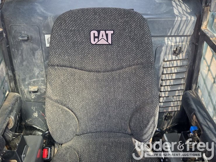 2019-caterpillar-226d-image-42