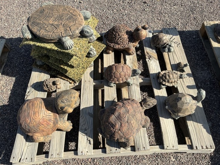 pallet-of-concrete-turtle-statues-&-stepping-image-3
