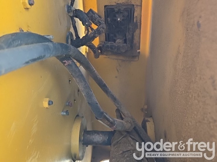 2023-caterpillar-259d3-image-25