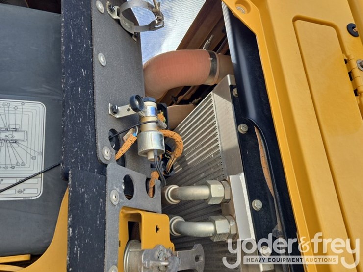 2015-caterpillar-140m3-awd-image-56