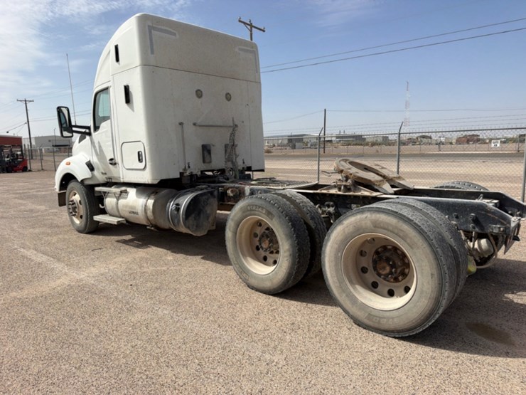 2015-kenworth-t880-image-7