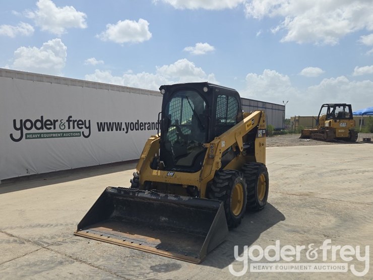 2019-caterpillar-226d-image-1