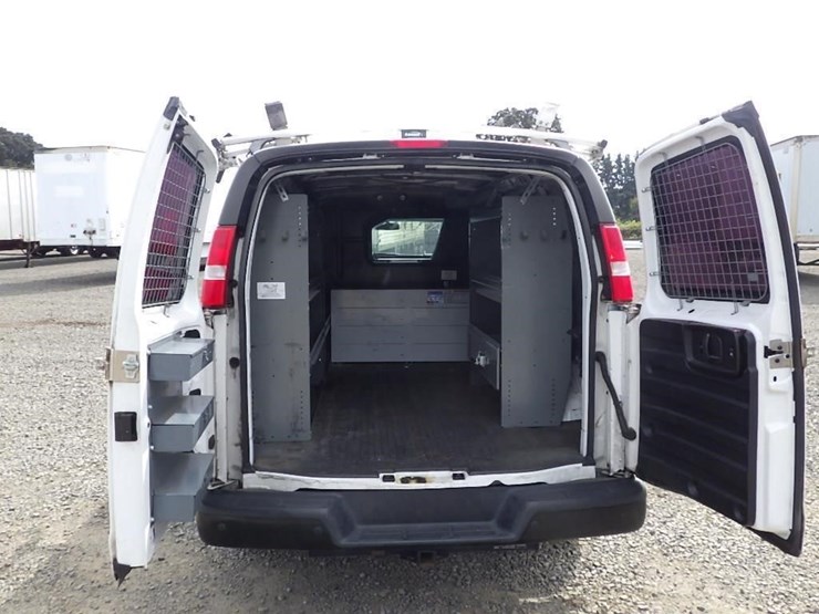 2017-utility-van-image-13