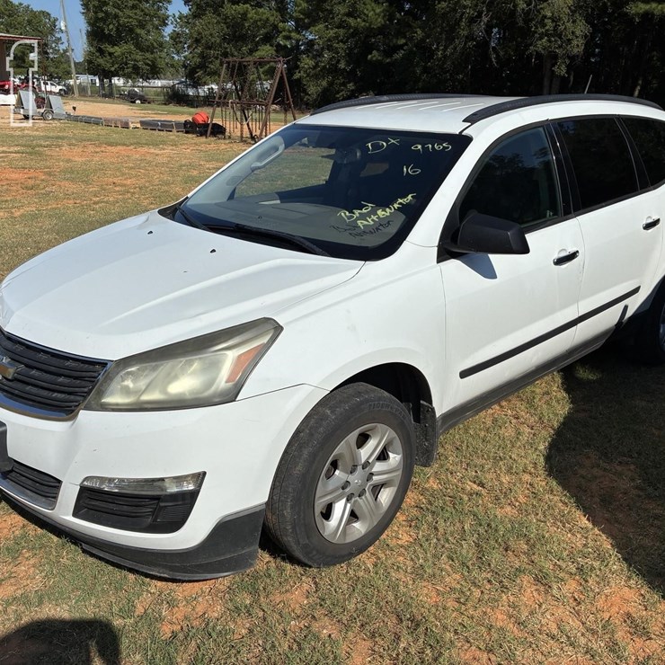 2016 CHEVROLET TRAVERSE LS