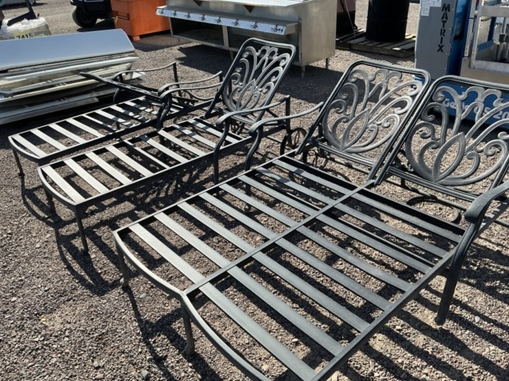 lot-of-lawn-chairs-image-2