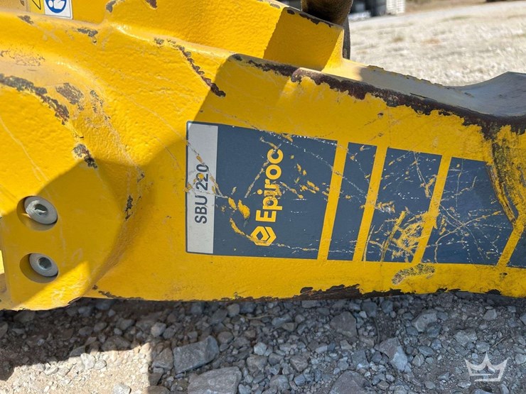 epiroc-sb302-hydraulic-breaker-skid-steer-attachment-image-4
