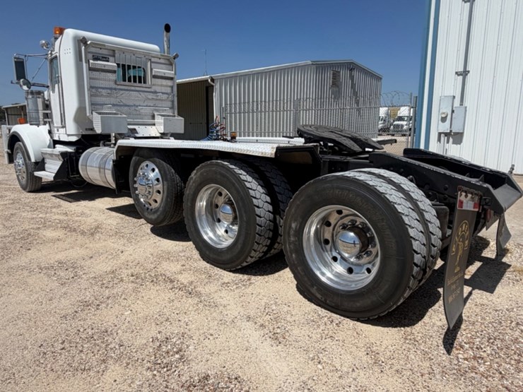 2012-kenworth-w900-image-7