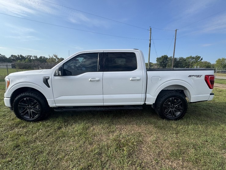 2022-ford-f150-xlt-image-8
