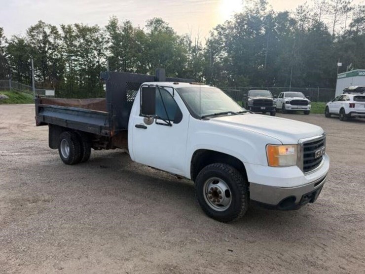 2007-gmc-sierra-3500-image-2