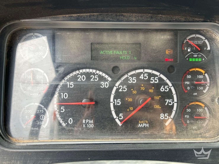 2018-freightliner-m2-106-image-13