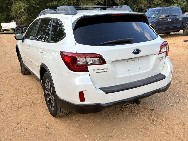 2015-subaru-outback-image-2