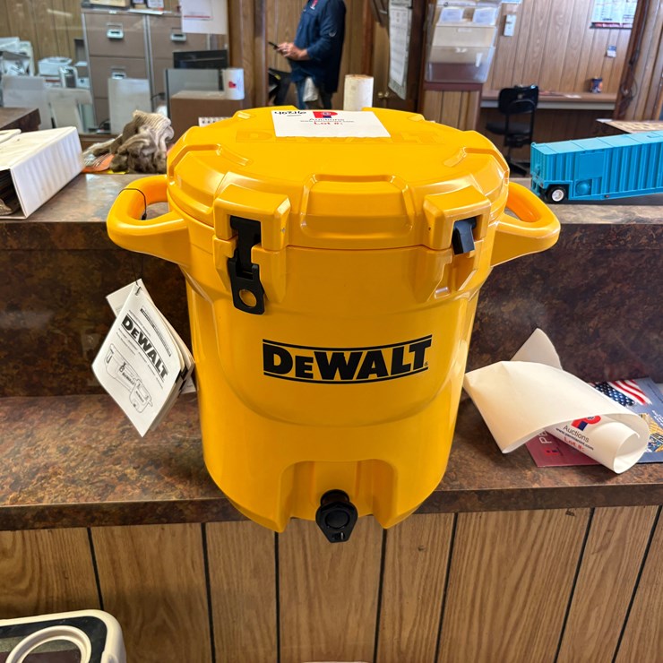 UNUSED Dewalt 5-gallon water cooler