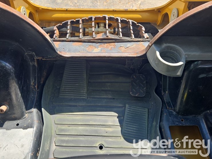 2023-caterpillar-259d3-image-50