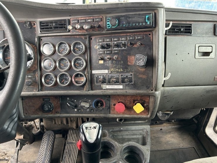 2006-kenworth-w900-image-15