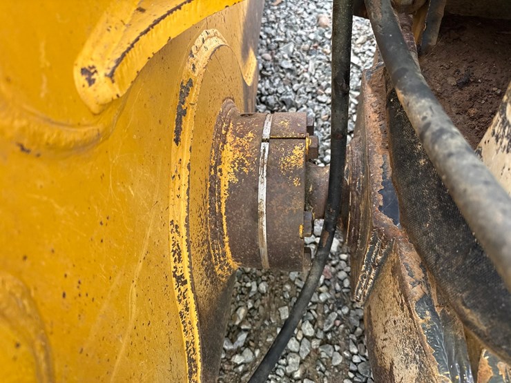 2014-deere-750k-lgp-image-15