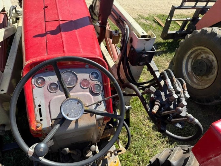 massey-ferguson-165-image-10