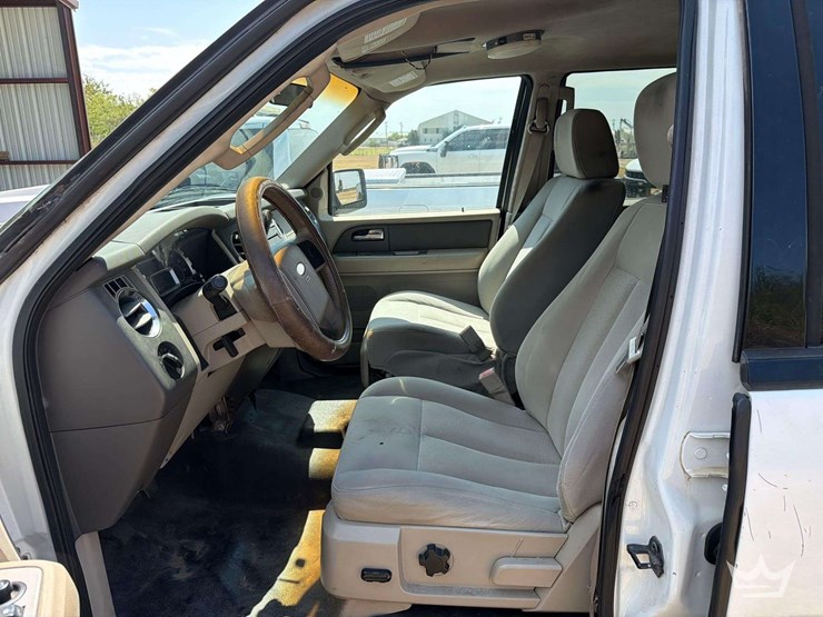 2010-ford-expedition-image-21