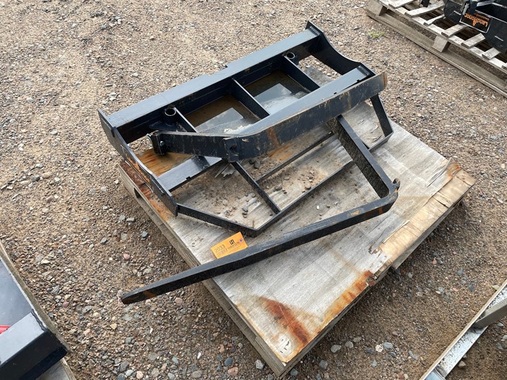 #2033-•-2026-unused-land-honor-mini-skid-steer-pallet-fork-frame-image-1