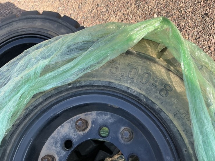 pallet-of-forklift-wheels-&-tires-image-5