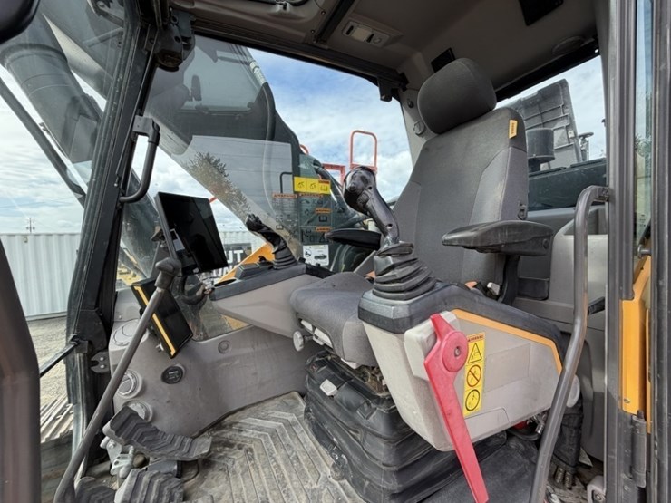 2020-volvo-ec300el-image-35