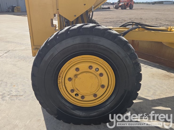2015-caterpillar-140m3-awd-image-9