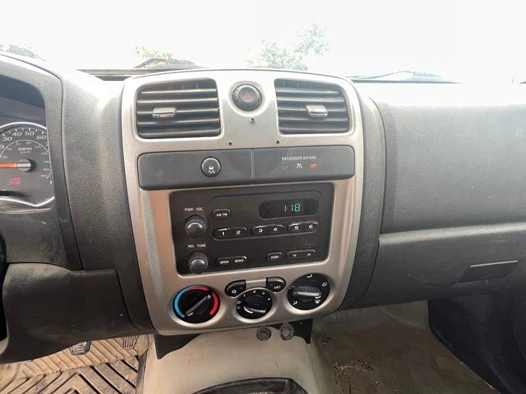 2011-chevrolet-colorado-image-29