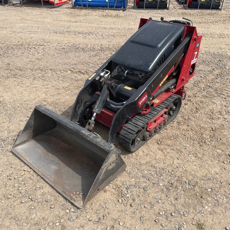 #1051 • Toro 427 Dingo