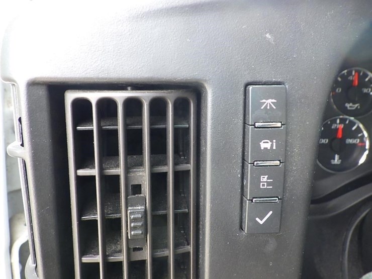 2017-utility-van-image-34