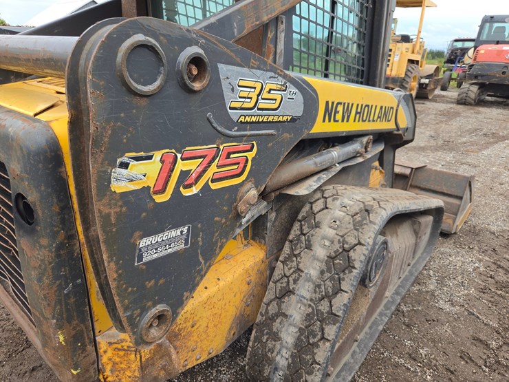 new-holland-c175-image-21