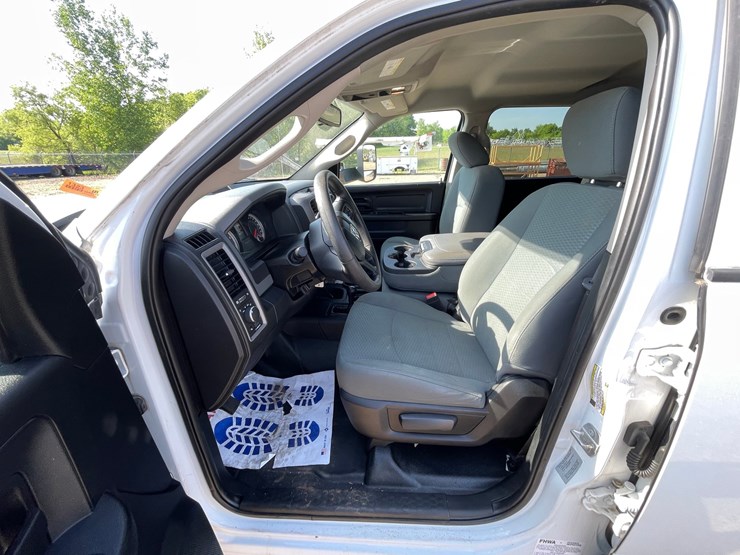 #1485-•-2016-ram-5500-flatbed-truck-(has-mn-salvage-title)-image-19