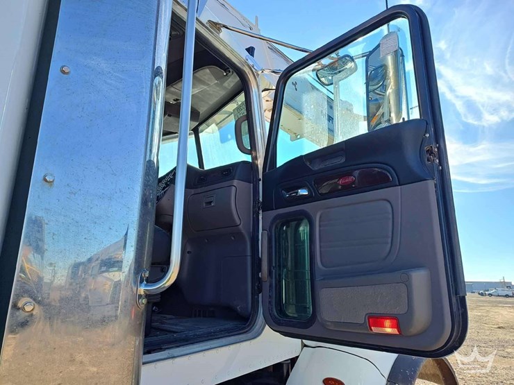 2020-peterbilt-367-image-50