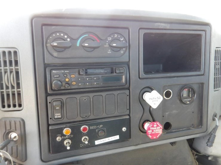 2004-international-durastar-4300-image-24