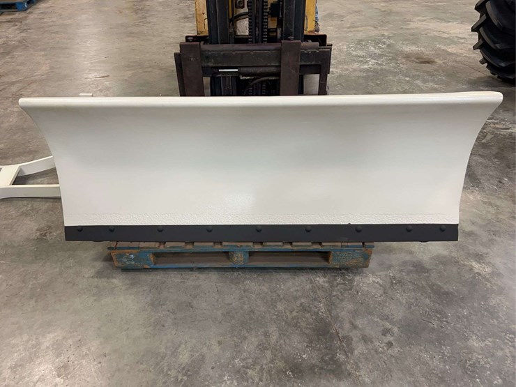 international-harvester-6’-hydraulic-lift-snow-blade-image-2