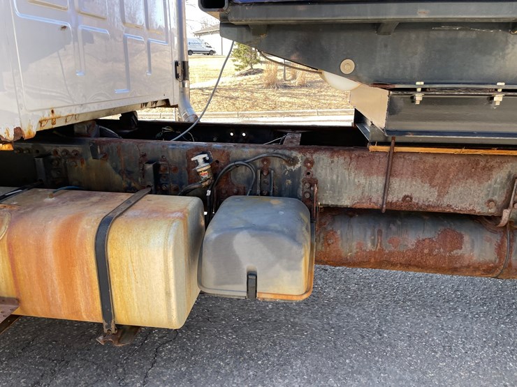 #1455-•-2003-sterling-salt-truck-(has-mn-title)-image-7