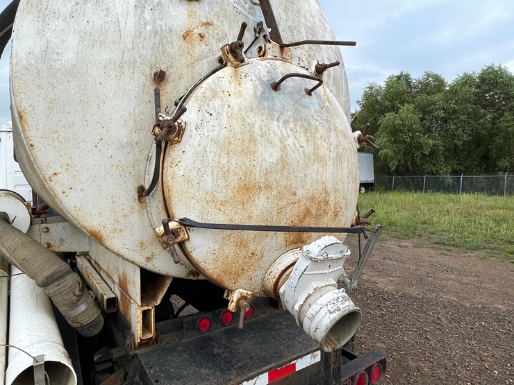 #1458-•-2001-freightliner-flatbed-truck-with-vac-excavator-system-(has-mn-title)-image-15
