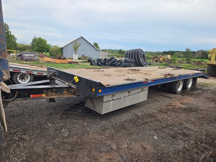#3269-•-30'-tandem-axle-flatbed-trailer-image-1