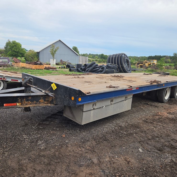 #3269 • 30' Tandem Axle Flatbed Trailer