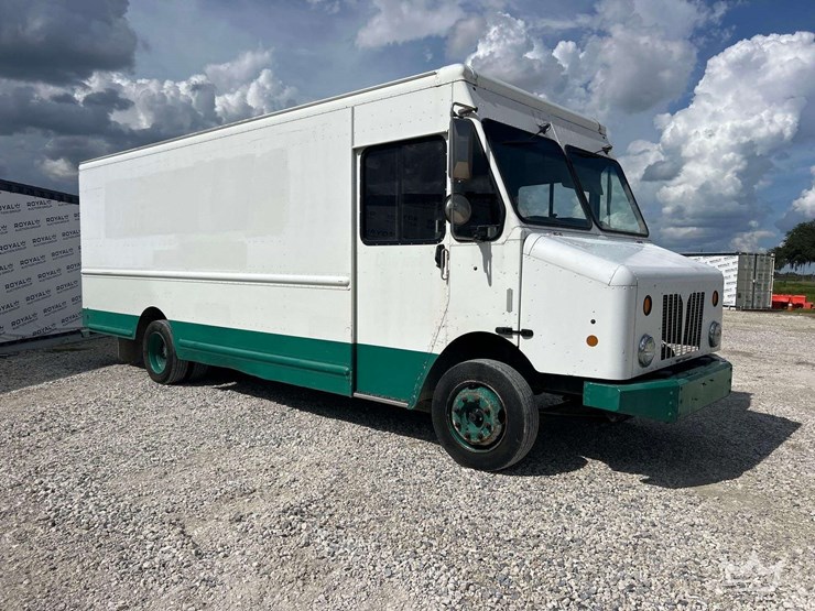 2012-workhorse-w62-image-2