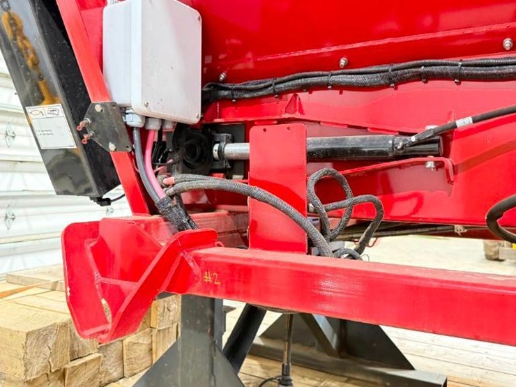 2024-case-ih-trident-5550-image-5